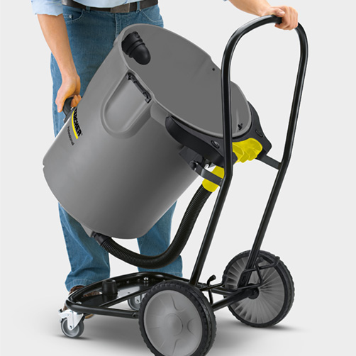 Wózek z wychylnie zamontowanym zbiornikiem